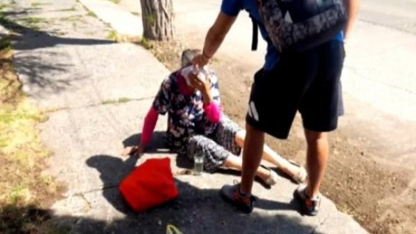 Veredas en mal estado provoca la caída de personas mayores en Peñaflor
