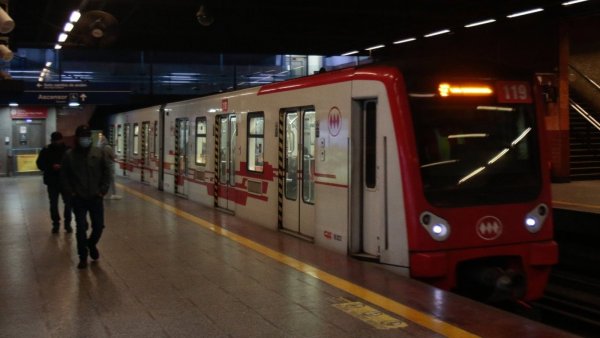Metro informa funcionamiento parcial de Línea 4: disponible entre Grecia y Plaza de Puente Alto
