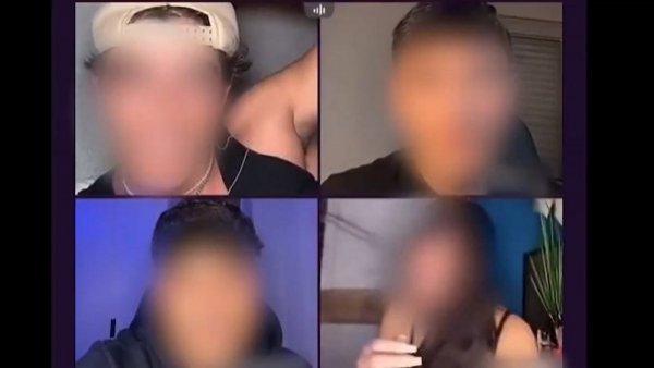 Policía española detiene a tiktoker que golpeó a su pareja en medio de transmisión
