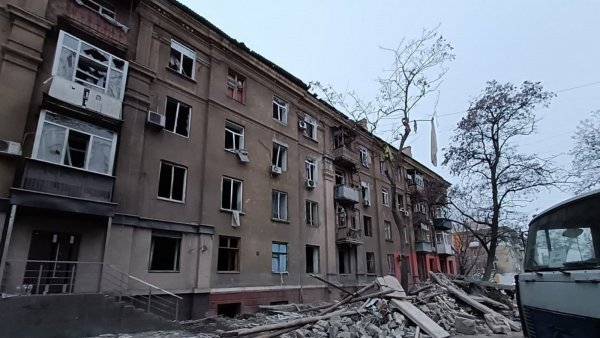 Al menos tres muertos y 20 heridos en ataque ruso a un edificio en Donetsk
