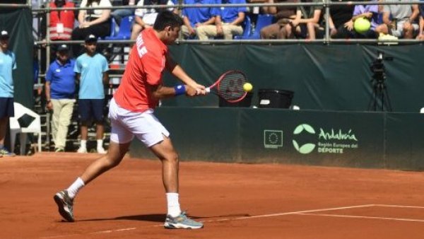 Barrios y Tabilo celebran en el dobles y encaminan a Chile en la Copa Davis
