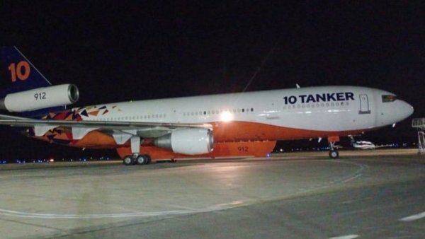 "Ten Tanker" ya está en Chile: así es el avión que combatirá los incendios en el sur
