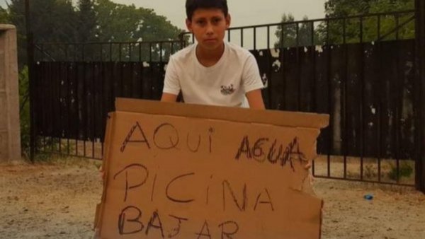 Un ejemplo: niño ofrece agua de su piscina para combatir incendios forestales
