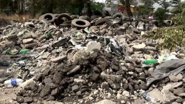 ¡Temen otra tragedia! Vecinos de Renca en alerta por posible incendio en cementerio de neumáticos
