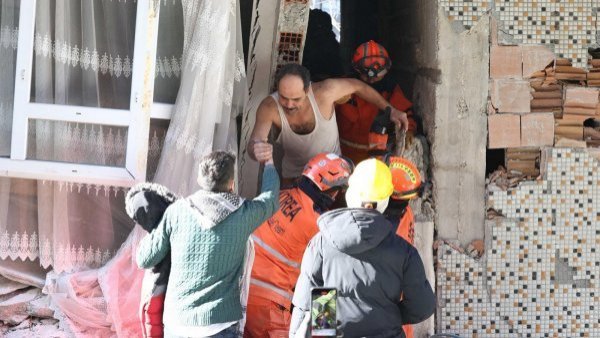 Fallecidos tras terremoto en Turquía y Siria superan los 16.000
