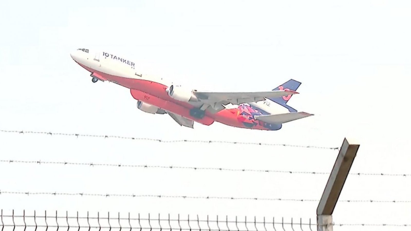 Otra vez en el combate del fuego: Ten Tanker vuelve a volar tras falla mecánica
