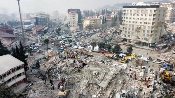 Campeón del mundo se sumó a las labores de ayuda a las víctimas del terremoto en Turquía
