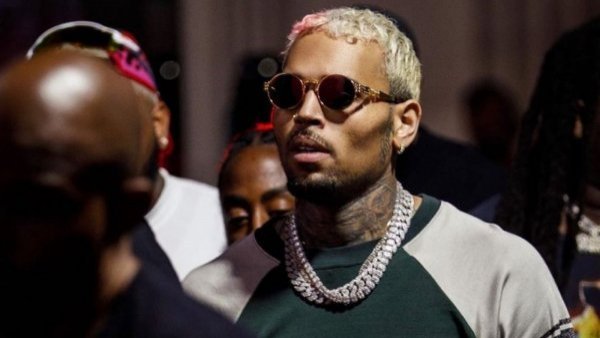 "Tóxico": el criticado comentario de Chris Brown por show de Rihanna en Super Bowl
