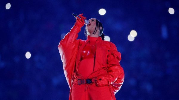 Rihanna confirma su segundo embarazo en el Super Bowl 2023