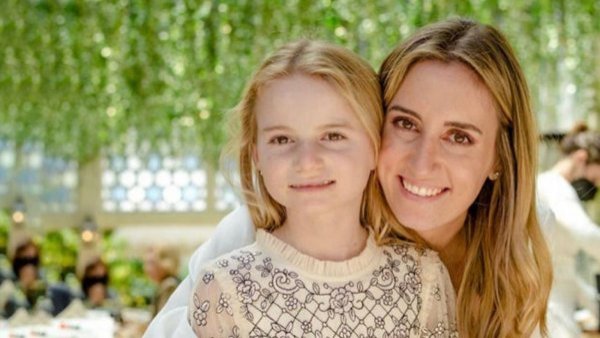 Niña colombiana tiene rara enfermedad que le causa una "sonrisa eterna"
