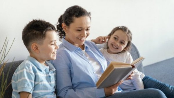 Leer en voz alta contribuye a desarrollar la imaginación de niños y niñas
