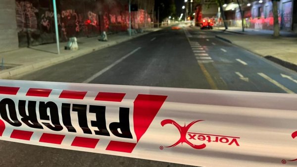 Nuevo crimen en Santiago: hombre es hallado con diversas puñaladas en plena calle
