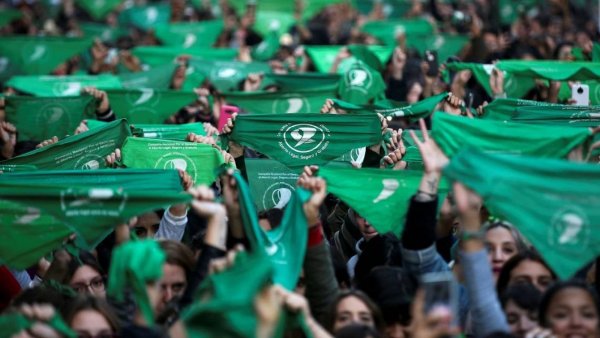 España se alista para aprobar el aborto libre desde los 16 años
