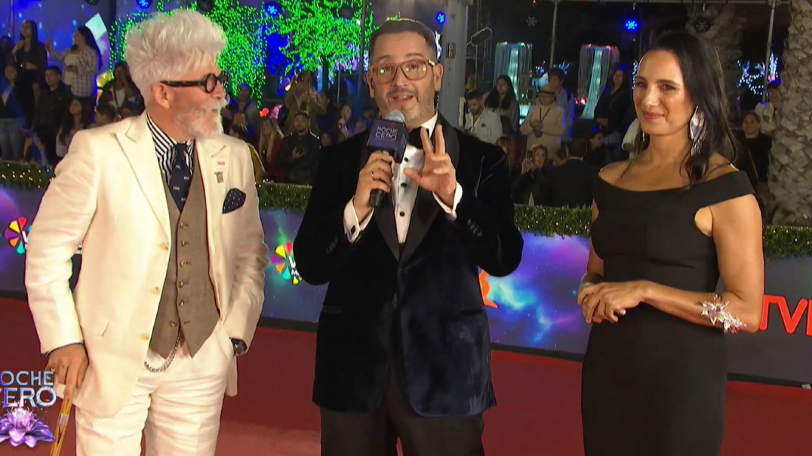 Federico Sánchez y Blanca Lewin deslumbran en alfombra roja de "Noche Cero"
