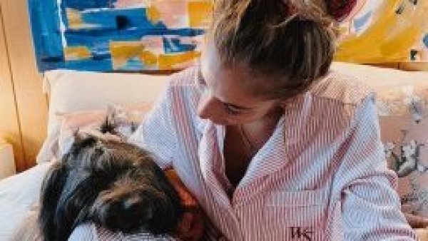 ¡Sustentable y pet friendly! Daniela Castro y su perrita Chalota desfilarán en "Noche Cero"
