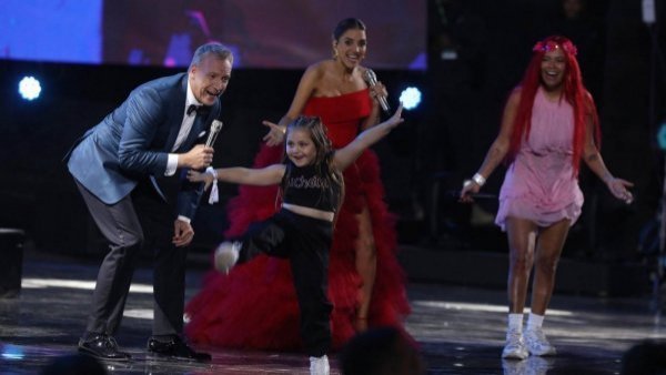 FOTOS | ¡Karol G regaló su gaviota!: el inesperado gesto de la cantante con una pequeña