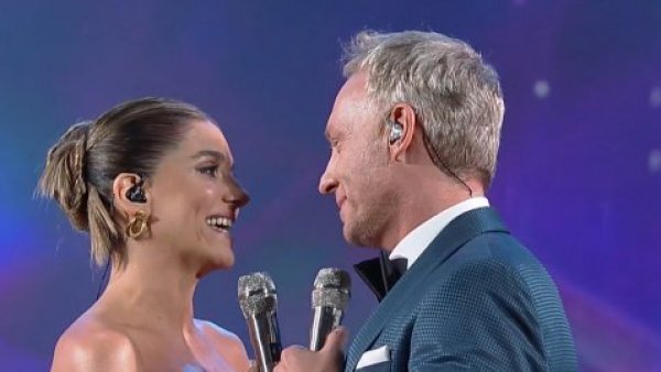 "El Beso, el beso": así fue el "piquito" entre María Luisa Godoy y Martín Cárcamo en Viña 2023
