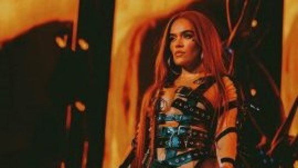 Sus fans ya la están esperando: Karol G se presentará hoy en el Festival de Viña
