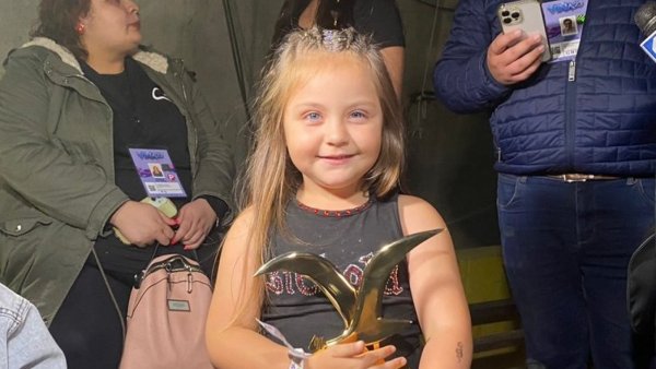 "Fue un regalo del Viejito Pascuero": El backstage de la mini Bichota tras triunfar con Karol G