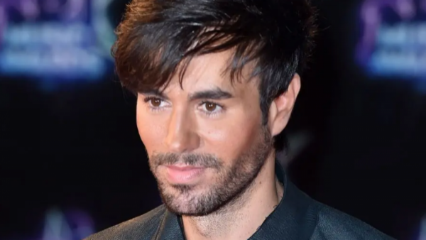 Sí, está de vuelta: "Enrique Iglesias" es tendencia en Twitter tras show de Karol G