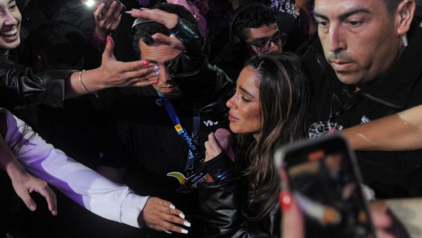 Fotos| Desató la locura de las "tinistas": Tini bajó del escenario para cantar con el público