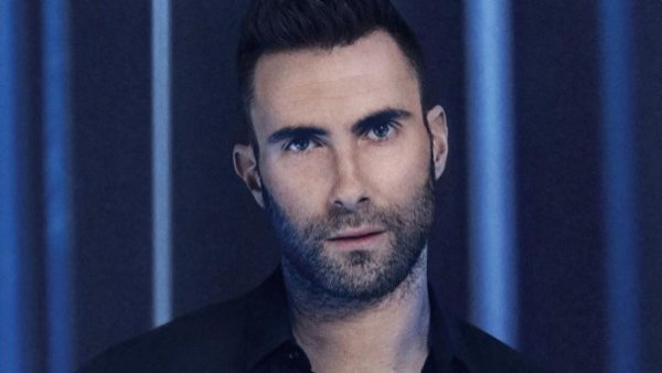 "Don mañas": instagram de Adam Levine fue "invadido" por los chilenos tras presentación de Karol G