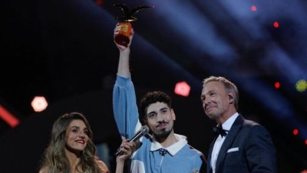 Talento y valentía: Diego Urrutia recibe gaviota de oro
