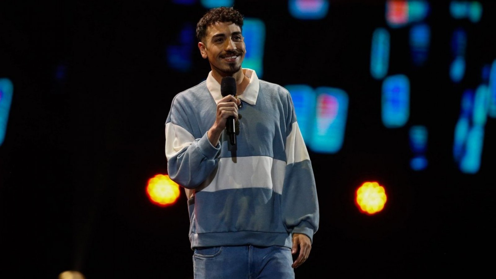 "Pa' tipos como tú": Diego Urrutia cierra su rutina en el Festival con particular concierto
