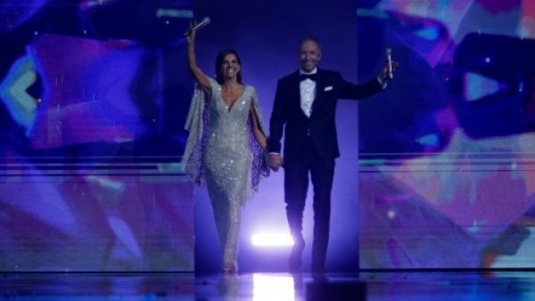 A lo Reina Letizia: mira el glamoroso vestido de María Luisa Godoy en la cuarta noche de Viña 2023

