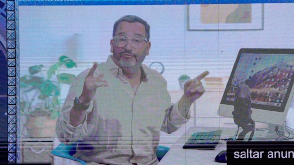 "Saltar anuncio": Eduardo Fuentes se llena de divertidos comentarios tras show de Rodrigo Villegas
