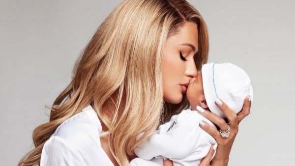 Paris Hilton mostró por primera vez a su bebé: "Todo nuestro mundo"
