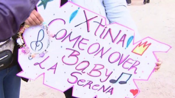 "Ven conmigo": Fanáticas de Christina Aguilera comienzan a llegar a la Quinta Vergara
