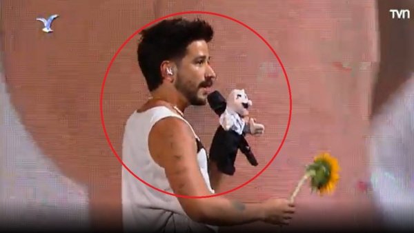 "Doctor Simi" reapareció durante presentación de Camilo: así reaccionó el cantante