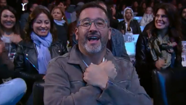 ¿Te diste cuenta? Eduardo Fuentes ha saludado al público de Viña en lengua de señas
