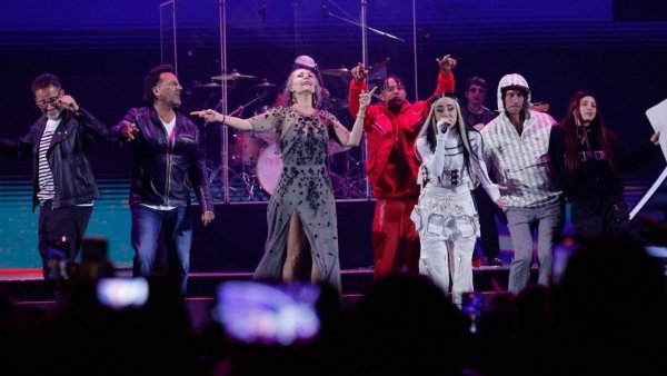De Juanita Parra a Emilia: Jurado de Viña 2023 subió al escenario en show de Nicki Nicole

