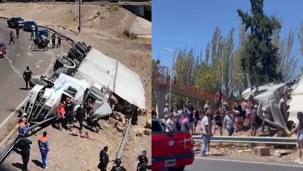 Insólito: vuelca camión que llevaba papas fritas y fue saqueado por vecinos
