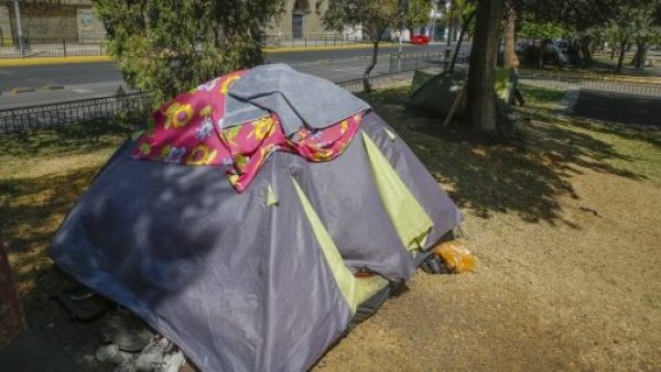 Recuperación de espacios públicos: Retiran carpas del eje Alameda-Providencia

