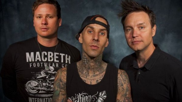Malas noticias para los fanáticos: Blink-182 se baja de Lollapalooza Chile tras lesión de baterista Travis Barker
