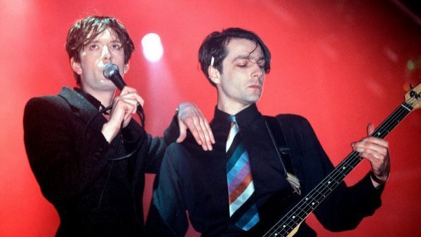 "Buen viaje": Pulp confirma muerte de bajista Steve Mackey

