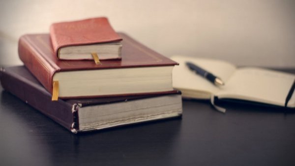 "No implica cambio de norma": RAE aclara modificación por tilde en "sólo"
