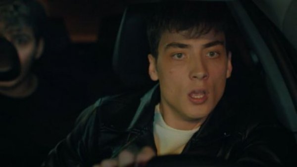 Sarp atropella a Emel
