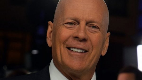 "Por favor no le griten": esposa de Bruce Willis ruega que paparazzis den 'espacio' al actor
