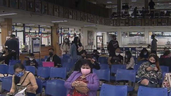 Cansancio y frustración: La pesadilla de ir al Registro Civil
