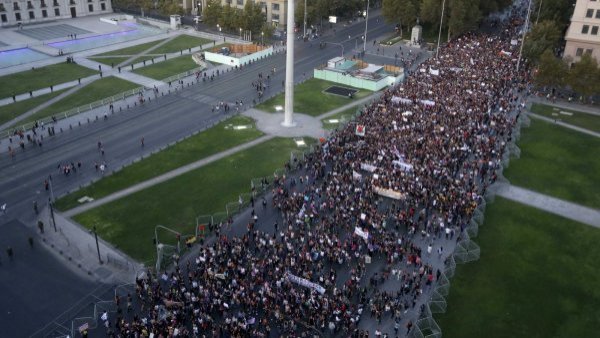 Marcha del 8M: los desvíos de tránsito que habrá en Santiago este miércoles
