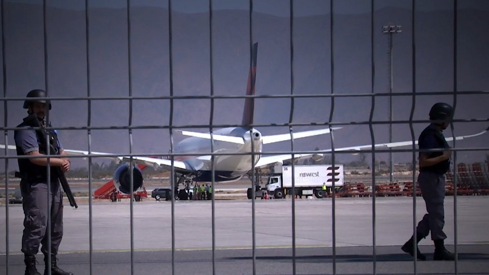 ¿Cuáles son las fallas de seguridad en el Aeropuerto de Santiago?
