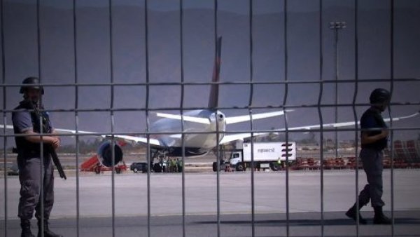 ¿Cuáles son las fallas de seguridad en el Aeropuerto de Santiago?
