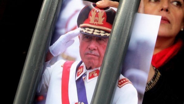 Puerto Montt revoca título de 'hijo ilustre' a Augusto Pinochet

