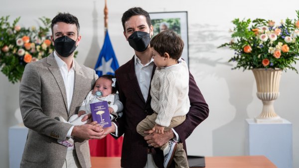 A un año de la celebración del primer matrimonio igualitario: Sus protagonistas revelan los secretos de ese día histórico

