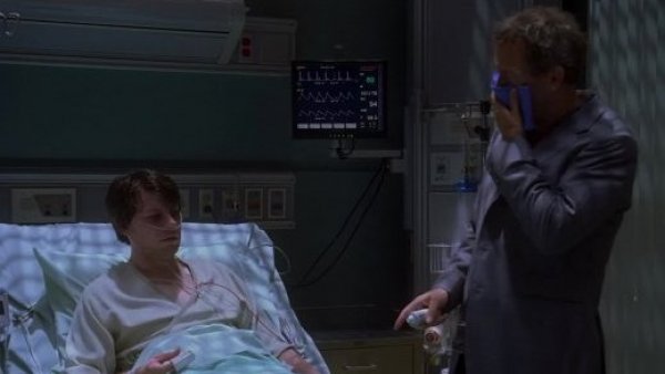 Dr. House Temporada 3 Capítulo 8: El juego del topo
