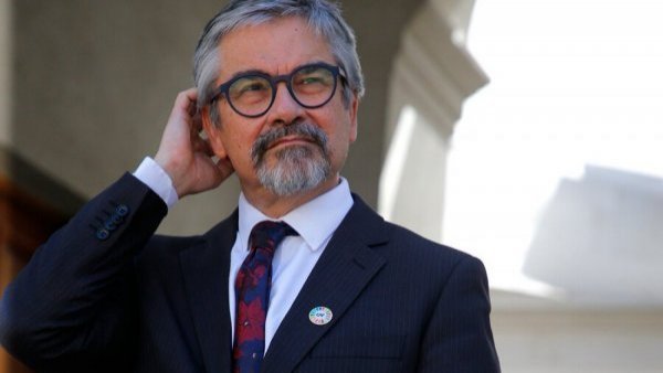 Ministro Marcel: "La barba me trajo mala suerte así que me la corté"
